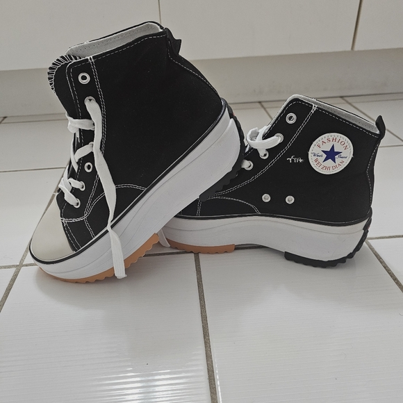 New Women’s ankle Top Canvas Lace Up Sneakers In Black - Brand New - Picture 8 of 8